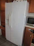 Side by side refrigerator freezer