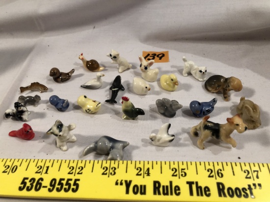 24 miniature figurines