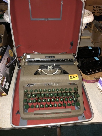 Vtg Royale Portable Typewriter