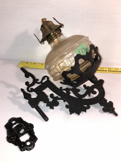 Vtg Oil lamp w/cast iron holder & braket