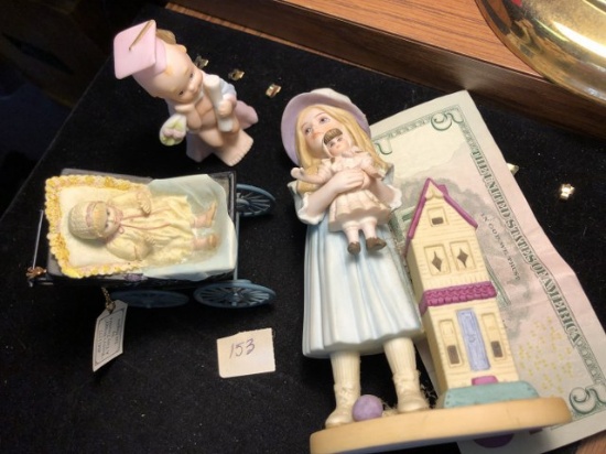Figurines