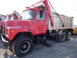 1978 MACK DM685S 10 YD. T/A DUMP TRUCK