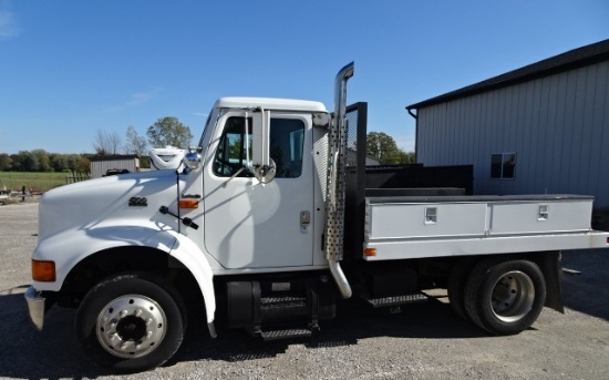 2001 IHC 4700 LO-PRO S/A STAKE TRUCK