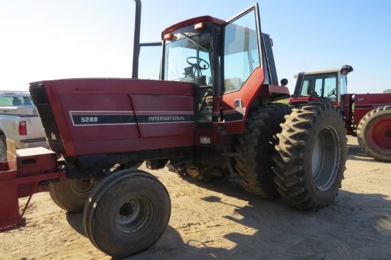 1982 IHC 5288 2WD TRACTOR