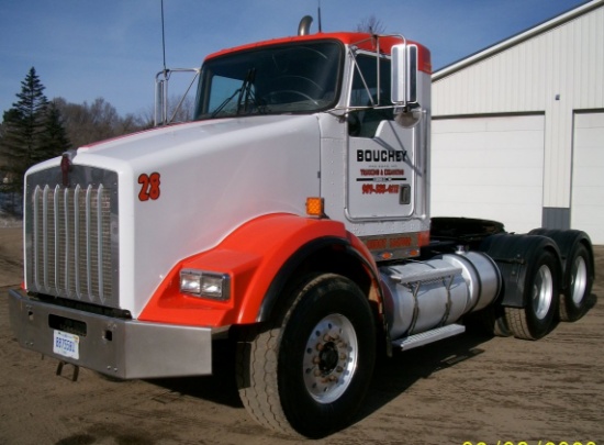 UNIT #28 2002 KW T-800 T/A ROAD TRACTOR