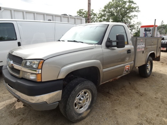 UNIT #031 2003 DURAMAX 4X4 REGULAR CAB TRUCK W/ READING SERVICE BED