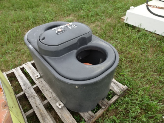 FREEDOM FOUNTAIN POLY WATER TANK