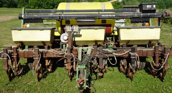 JD 7240 6 ROW NO-TILL PLANTER