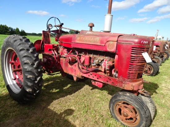 1953 FARMALL SUPER M TRACTOR  (ROLLS FREE)