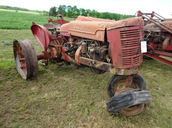 1953 FARMALL SUPER M TRACTOR  (STUCK MOTOR)