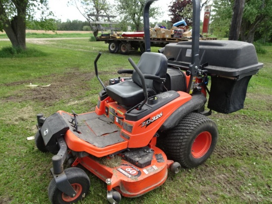 KUBOTA KD326 ZERO TURN LAWN MOWER  DSL.  ONLY 180 HRS.  1 OWNER