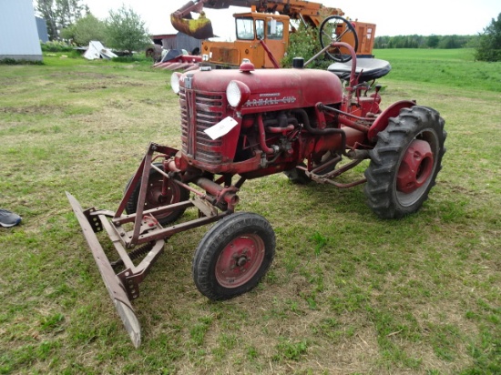 1955 FARMALL CUB TRACTOR  (RUNS)