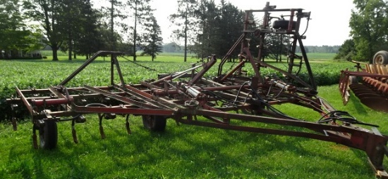      IH #45 24’ HYD/CABLE FOLD FIELD CULTIVATOR, TRAILER TYPE