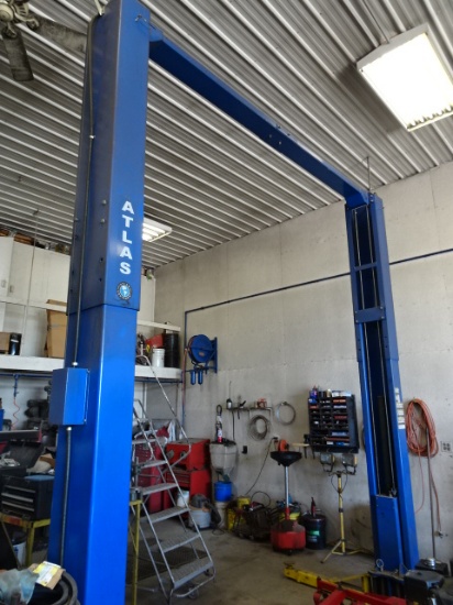 ATLAS PRO SHOP AUTO CAT/TRUCK LIFT MOD. V12PY12BLA  ADJ. HEIGHT  FOR  13’6” TO 14’6”  220V  1 PH.