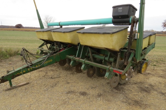 JD 7000 6 ROW 30” PLANTER