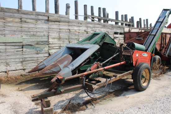 NEW IDEA 725 2 ROW PULL TYPE CORN PICKER, 12 ROLL HUSKING BED, SN#300102
