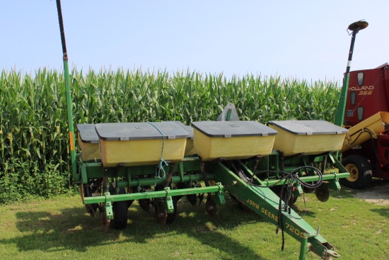 JD 7200 6 ROW MAX EMERGE II PLANTER