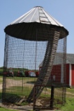 1000 CRATE WIRE CORN CRIB W/ ROOF, U-REMOVE