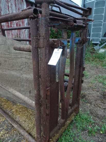 36"X8' SHOPBUILT PIPE CATTLE CHUTE W/ SELF CATCH HEADGATE