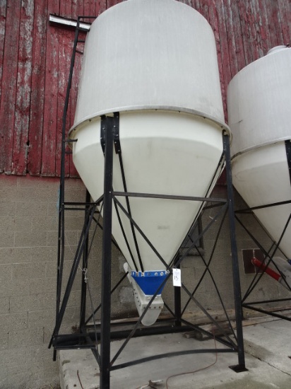 3 TON POLY FREESTANDING GRAIN BIN W/ 115V. UNLOADING AUGER