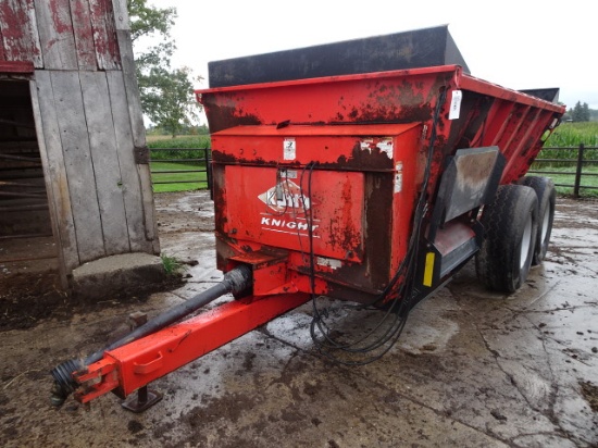 KUHN KNIGHT 8124 T/A SIDE SLINGER MANURE SPREADER