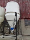 3 TON POLY FREESTANDING GRAIN BIN W/ 115V. UNLOADING AUGER