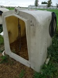 6’ POLY EZ-HUTCH CALVE HUTCH W/ BOTTLE & BUCKET HOLDER, CHAIN & COLLAR