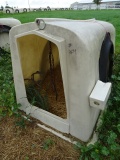 6’ POLY EZ-HUTCH CALVE HUTCH W/ BOTTLE & BUCKET HOLDER, CHAIN & COLLAR