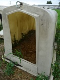6’ POLY EZ-HUTCH CALVE HUTCH W/ BOTTLE & BUCKET HOLDER, CHAIN & COLLAR