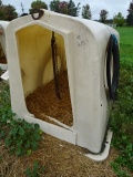 6’ POLY EZ-HUTCH CALVE HUTCH W/ BOTTLE & BUCKET HOLDER, CHAIN & COLLAR