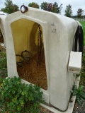 6’ POLY EZ-HUTCH CALVE HUTCH W/ BOTTLE & BUCKET HOLDER, CHAIN & COLLAR