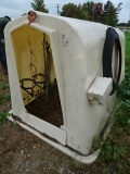 6’ POLY EZ-HUTCH CALVE HUTCH W/ BOTTLE & BUCKET HOLDER, CHAIN & COLLAR