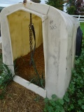 6’ POLY EZ-HUTCH CALVE HUTCH W/ BOTTLE & BUCKET HOLDER, CHAIN & COLLAR