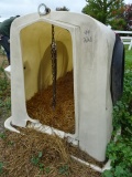 6’ POLY EZ-HUTCH CALVE HUTCH W/ BOTTLE & BUCKET HOLDER, CHAIN & COLLAR