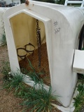 6’ POLY EZ-HUTCH CALVE HUTCH W/ BOTTLE & BUCKET HOLDER, CHAIN & COLLAR