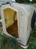 6’ POLY EZ-HUTCH CALVE HUTCH W/ BOTTLE & BUCKET HOLDER, CHAIN & COLLAR