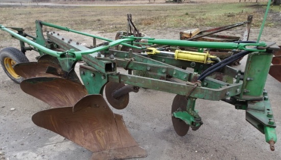 JD 135A 3X16” SEMI MOUNT TOGGLE TRIP PLOW W/ COULTERS, GOOD COND.
