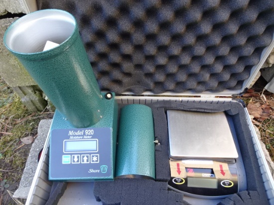 SHORE MODEL 290 GRAIN TESTER W/ ALUMINUM CARRY CASE
