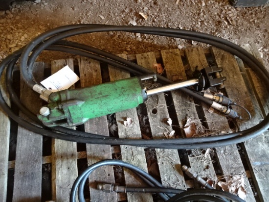 JD GREEN HYD. CYLINDER W/ HOSES