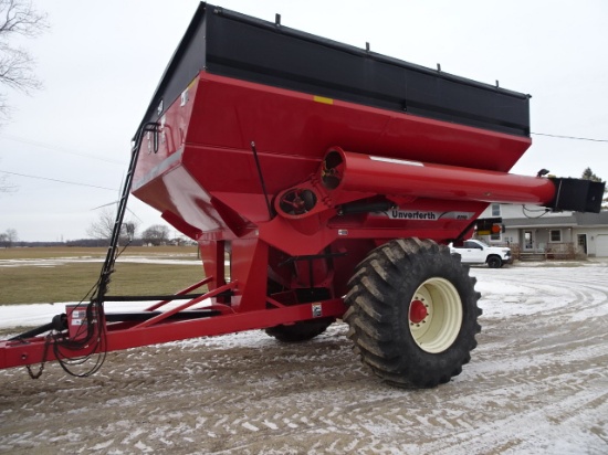 UNVERFERTH 8250 GRAIN CART,
