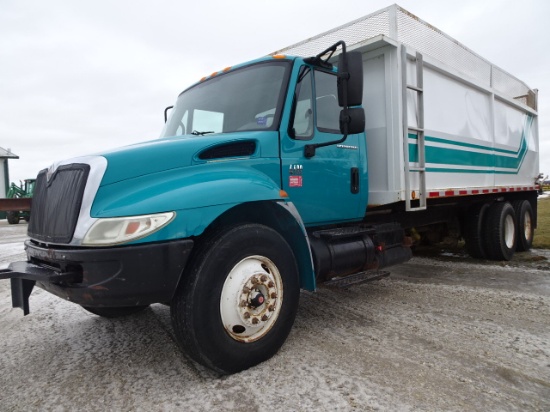 *2005 IH 4400 LIVE TANDEM GRAIN/SILAGE TRUCK