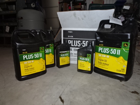 (5) GALLONS OF NEW SEALED JD PLUS II 15-40 ENGINE OIL