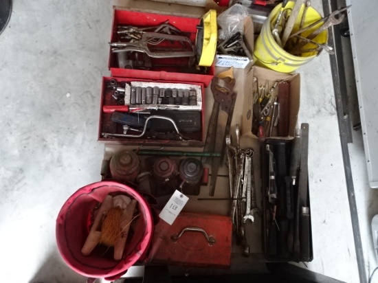 LOT OF HAND TOOLS, 3 HYD. JACKS, TORCH TIPS & MISC.