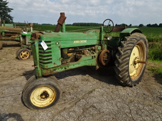 JD B Tractor