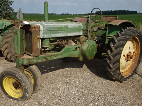JD B Tractor