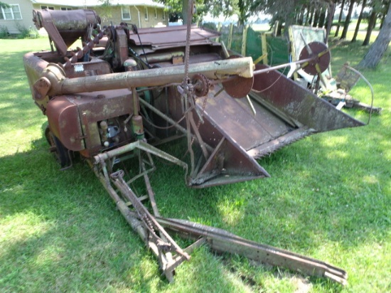 JD LUC Pull-Type Combine