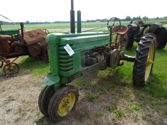 JD B Tractor