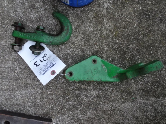 JD HYD. CYLINDER BRACKET & J-HOOK