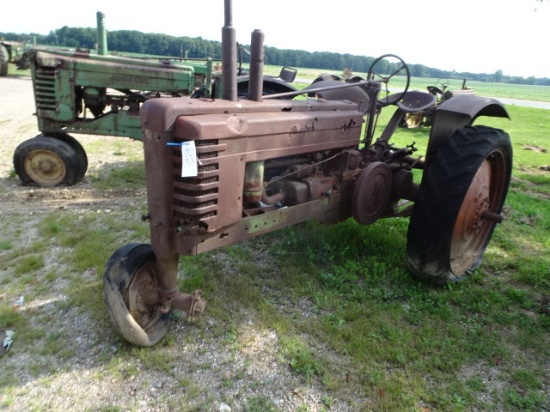 JD B Tractor