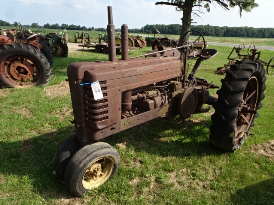 JD B Tractor
